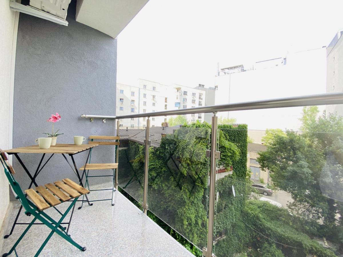 New City Studios With Balcony Bukarest Exteriör bild