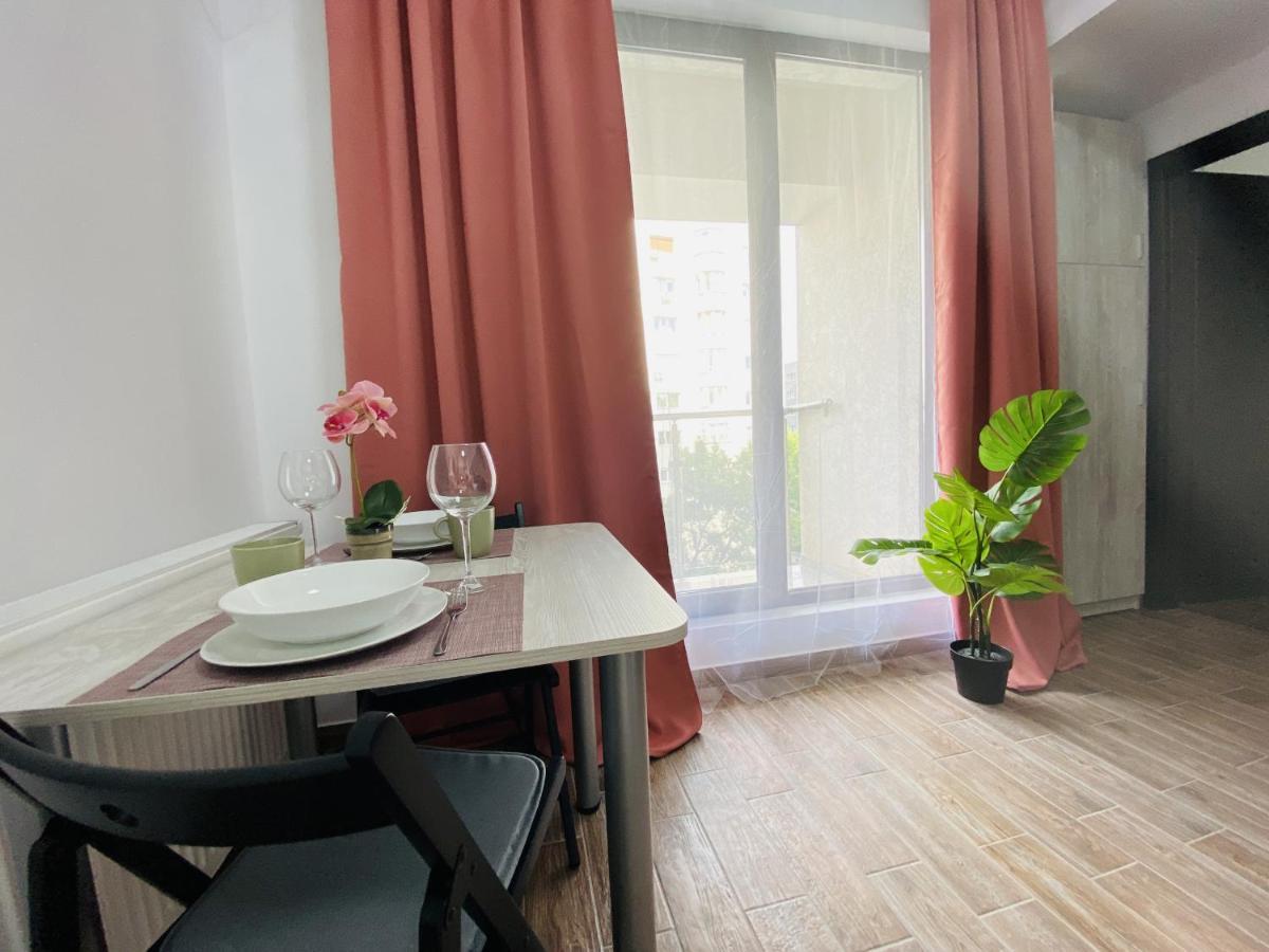 New City Studios With Balcony Bukarest Exteriör bild